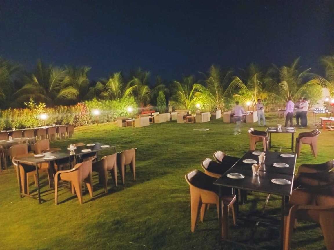 Oyo 81018 Moonlight Farm Stays Solapur Exterior photo