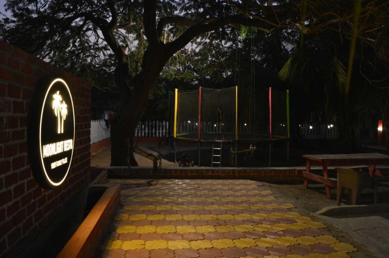 Oyo 81018 Moonlight Farm Stays Solapur Exterior photo